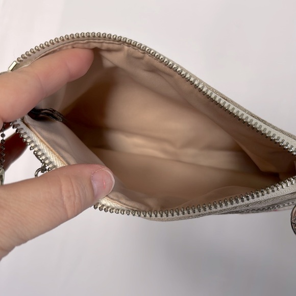 Coach Vintage Poppy Wristlet - Picture 4 of 8